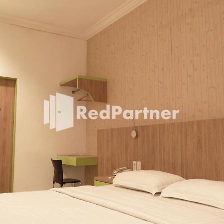 Wisma Sederhana Mitra Reddoorz Medan Eksteriør bilde