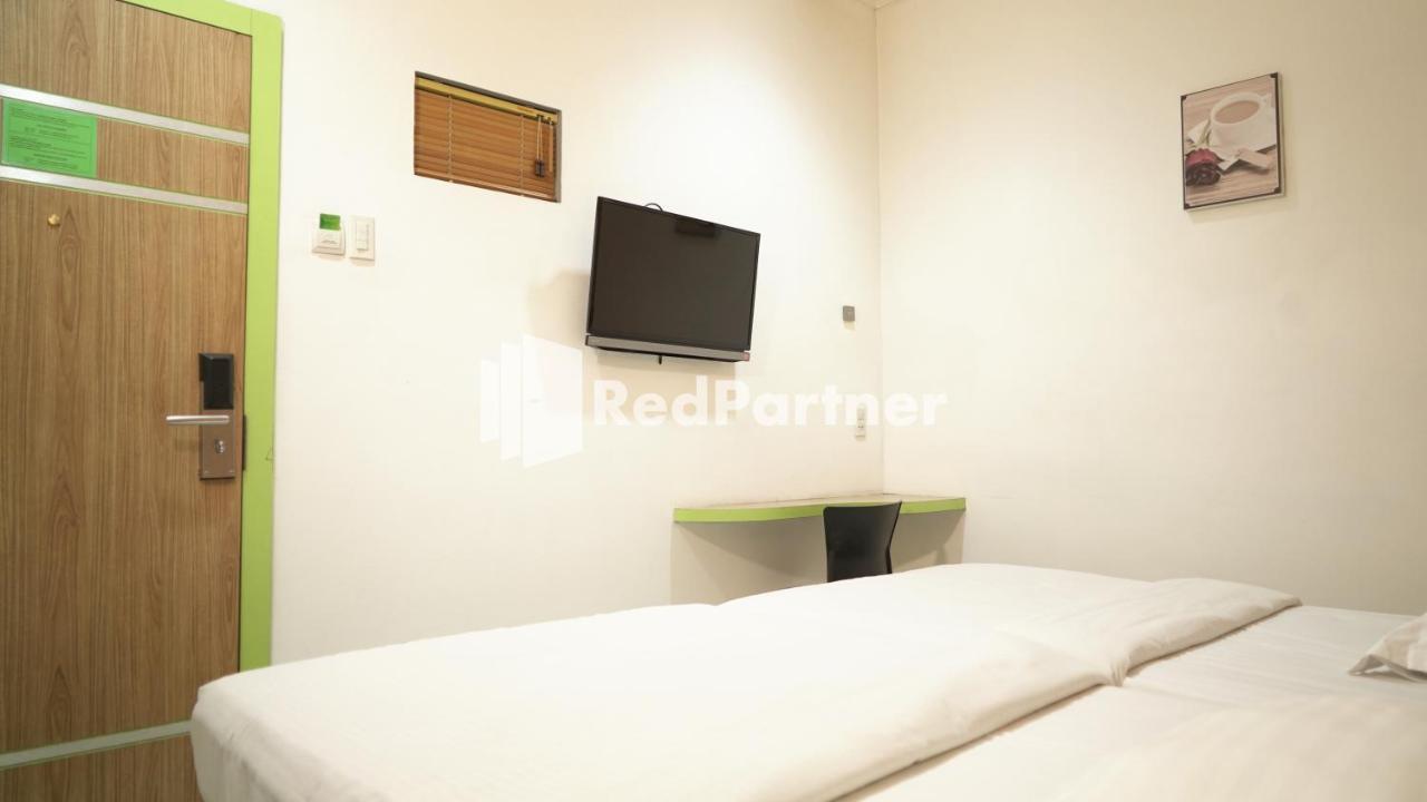 Wisma Sederhana Mitra Reddoorz Medan Eksteriør bilde