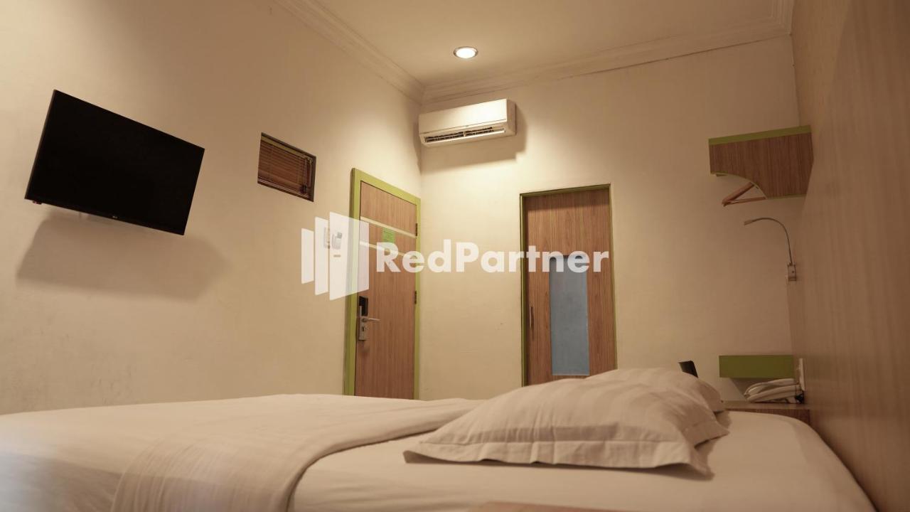 Wisma Sederhana Mitra Reddoorz Medan Eksteriør bilde