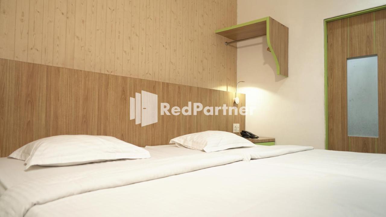 Wisma Sederhana Mitra Reddoorz Medan Eksteriør bilde