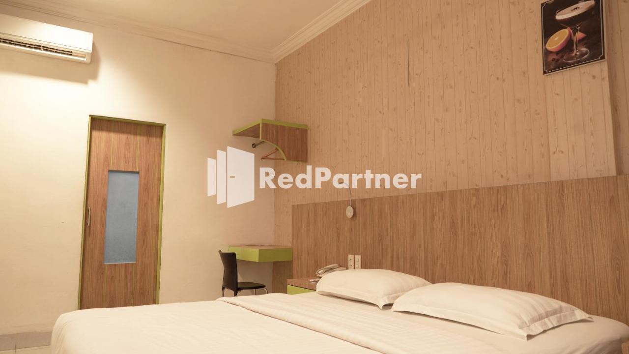 Wisma Sederhana Mitra Reddoorz Medan Eksteriør bilde