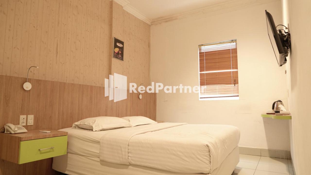 Wisma Sederhana Mitra Reddoorz Medan Eksteriør bilde