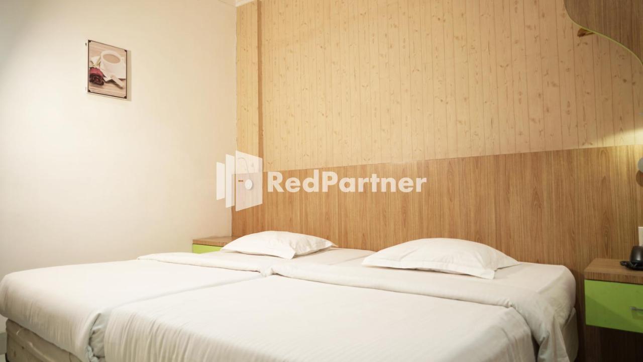 Wisma Sederhana Mitra Reddoorz Medan Eksteriør bilde