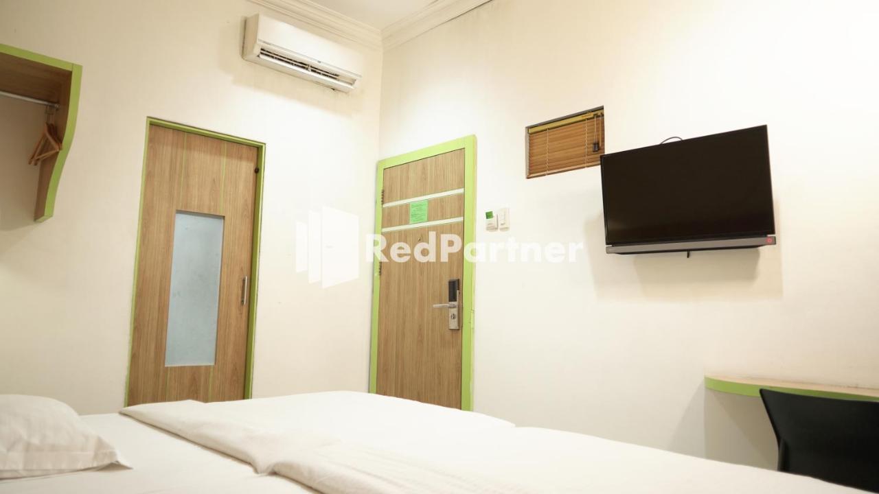 Wisma Sederhana Mitra Reddoorz Medan Eksteriør bilde