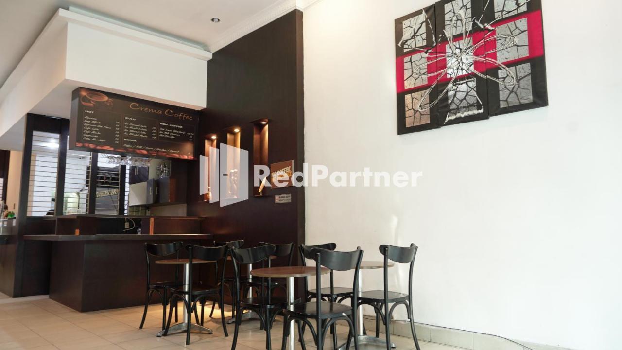 Wisma Sederhana Mitra Reddoorz Medan Eksteriør bilde
