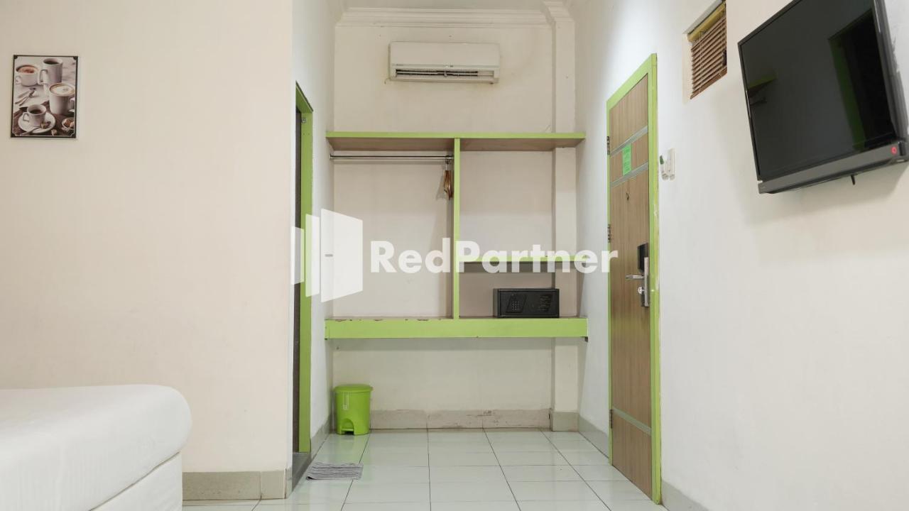 Wisma Sederhana Mitra Reddoorz Medan Eksteriør bilde