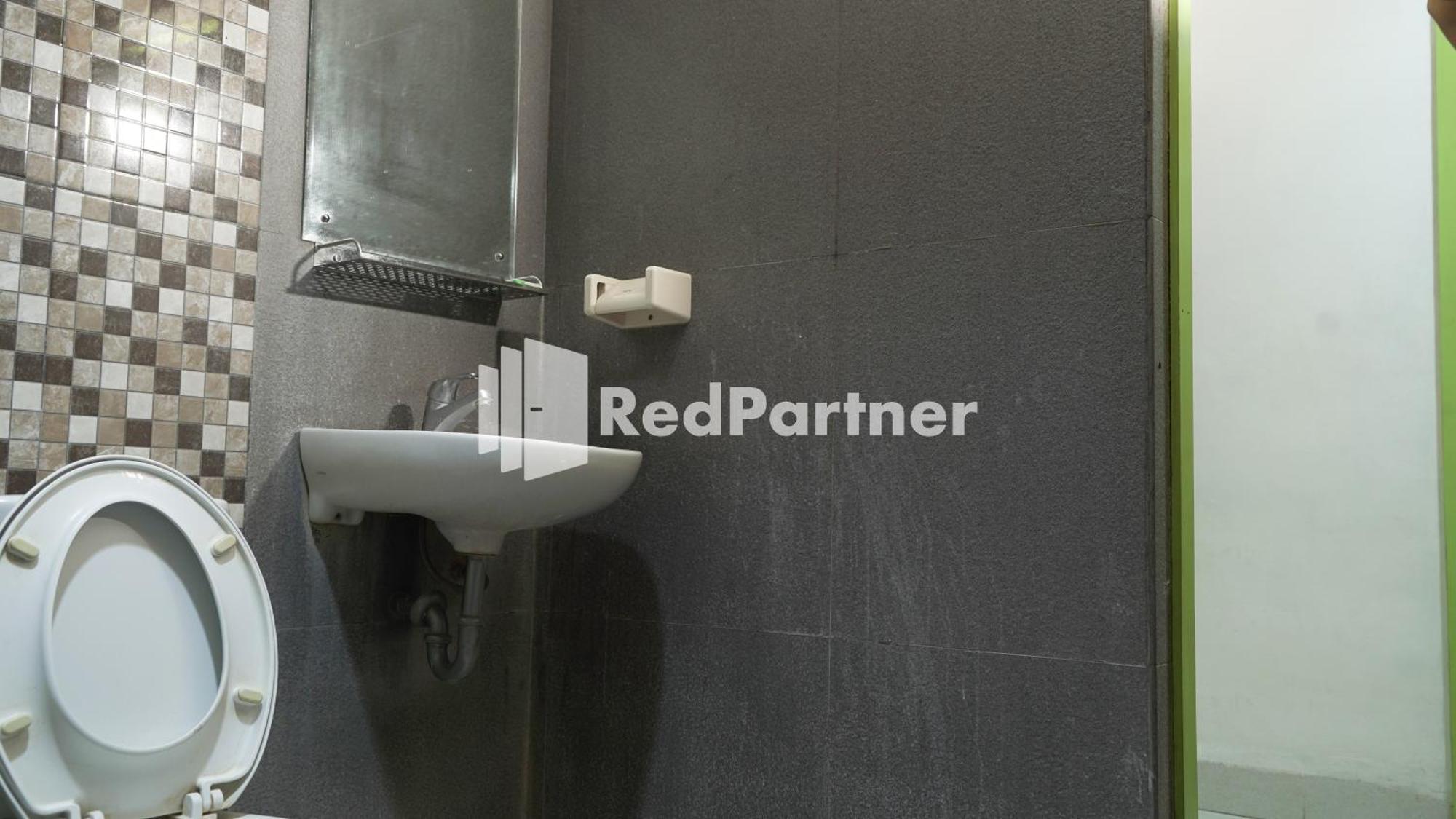 Wisma Sederhana Mitra Reddoorz Medan Rom bilde